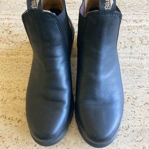 Blundstones Size 7